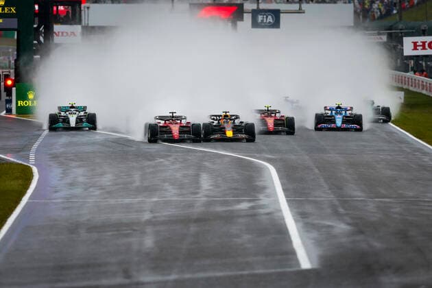 Start, 16 Charles Leclerc MCO, Scuderia Ferrari , 1 Max Verstappen NLD, Oracle Red Bull Racing , 44 Lewis Hamilton GBR, Mercedes AMG Petronas F1 Team , 55 Carlos Sainz ESP, Scuderia Ferrari , 31 Esteban Ocon FRA, BWT Alpine F1 Team , F1 Grand Prix of Japan at Suzuka International Racing Course on October 9, 2022 in Suzuka, Japan Photo by HOCH ZWEI Suzuka Japan