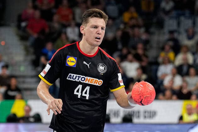 Christoph Steinert DHB, 44 , on the ball, single picture, single photo, action, action, 13 10 2022, Mannheim Germany , Handball, EHF Euro Cup, Germany Sweden xozx