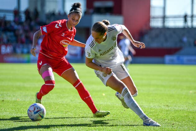 v li Genessee Puntigam Cologne, 13 Sydney Lohmann FC Bayern Munich, FCB, 12 in duel, duel, tackle, dynamics, action, action, 16 10 2022, Munich Germany , Football, Flyeralarm Womens Bundesliga, FC Bayern Munich 1 FC Cologne, DFB DFL REGULATES PROHIBIT ANY USE OF PHOTOGRAPHS AS IMAGE SEQUENCES AND OR QUASI VIDEO xslx