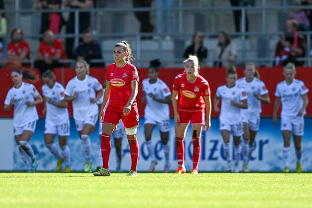 Cologne players li Manjou Wilde Cologne, 7 looking disappointed after conceding goal to 0 2, disappointment, frustration, disappointed, pessimistic, in the background FC Bayern players cheer the goal, 16 10 2022, Munich Germany , Football, Flyeralarm Frauen Bundesliga, FC Bayern München 1 FC Köln, DFB DFL REGULATIONS PROHIBIT ANY USE OF PHOTOGRAPHS AS IMAGE SEQUENCES AND OR QUASI VIDEO xslx