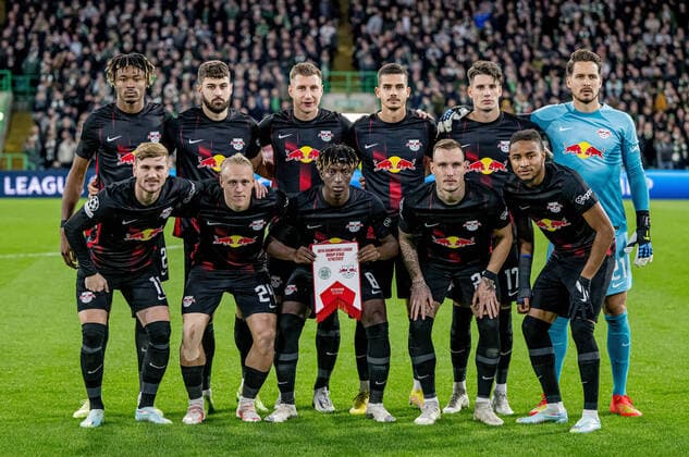 Team photo RB Leipzig before the game, back row from left to right Mohamed Simakan, Josko Gvardiol, Willi Orban, Andre Silva, Dominik Szoboszlai and goalkeeper Janis Blaswich Front row from left to right Timo Werner, Xaver Schlager, Amadou Haidara, David Raum and Christopher Nkunku Football Champions League, Preliminary Round 4 Matchday Celtic Glasgow FC RB Leipzig 0 2 12 October 2022 Glasgow, Celtic Park Celtic Glasgow FC RB Leipzig 0 2