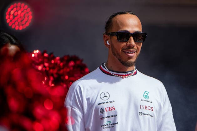 Lewis Hamilton UK, Mercedes AMG Petronas F1 Team 44 at the drivers parade with Texas cheerleaders, USA, Formula 1 Grand Prix of the USA, Circuit of the Americas Austin, Raceday, 23 10 2022 USA, Formula 1 Grand Prix of the USA, Circuit of the Americas Austin, Raceday, 23 10 2022 Austin Copyright: xEibner Memmlerx EP_MMR