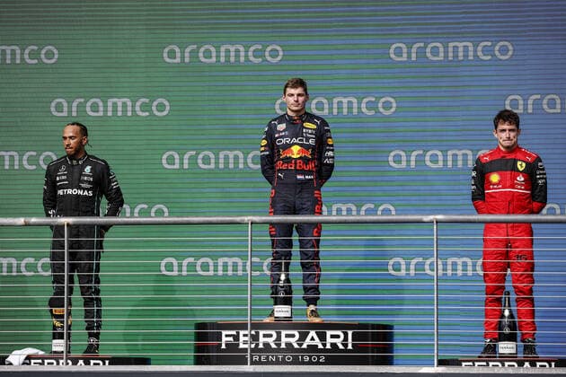VERSTAPPEN Max (ned), Red Bull Racing RB18, portrait LECLERC Charles (mco), Scuderia Ferrari F1-75, portrait HAMILTON Lewis (gbr), Mercedes AMG F1 Team W13, portrait podium during the Formula 1 Aramco United States Grand Prix 2022, 19th round of the 2022 FIA Formula One World Championship, WM, Weltmeisterschaft from October 21 to 23, 2022 on the Circuit of the Americas, in Austin, Texas - F1 - UNITED STATES GRAND PRIX 2022 - RACE DPPI Panoramic 00122044__R3_6432