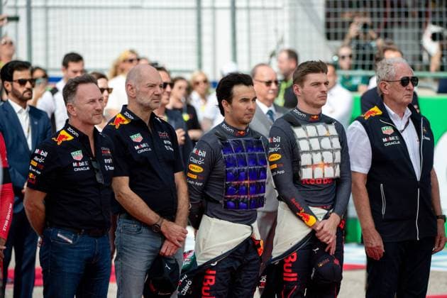 Christian Horner Oracle Red Bull Racing, Team Principal , Adrian Newey Red Bull, Chief Designer , Sergio Checo Perez MEX, Oracle Red Bull Racing 11 , Max Verstappen NED, Oracle Red Bull Racing 1 , Helmut Marko Red Bull, Sports Director mourn the passing of Dietrich Mateschitz Owner and Managing Director Red Bull , USA, Formula 1 Grand Prix of the USA, Circuit of the Americas Austin, Race, 23 10 2022 USA, Formula 1 Grand Prix of the USA, Circuit of the Americas Austin, Race, 23 10 2022 Austin Copyright: xEibner Memmlerx EP_MMR