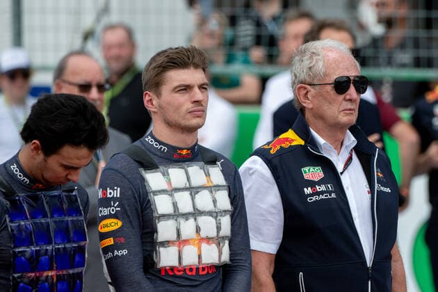 Sergio Checo Perez MEX, Oracle Red Bull Racing 11 , Max Verstappen NED, Oracle Red Bull Racing 1 , Helmut Marko Red Bull, Sports Director mourn the passing of Dietrich Mateschitz Owner and Managing Director Red Bull , USA, Formula 1 Grand Prix of the USA, Circuit of the Americas Austin, Race, 23 10 2022 USA, Formula 1 Grand Prix of the USA, Circuit of the Americas Austin, Race, 23 10 2022 Austin Copyright: xEibner Memmlerx EP_MMR