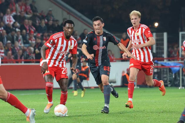 DEU, Europa League, 1 FC Union vs SC Braga, 27 10 2022, Stadion Alte Foersterei, Berlin, DEU, Europa League, 1 FC Union vs SC Braga, in picture Sheraldo Becker 1 FC Union Berlin 27 , Morten Thorsby 1 FC Union Berlin 2 , Andre Castro SC Braga 88 DFL regulations prohibit any use of Photographs as image sequences and or quasi video Foto Juergen Engler nordphoto GmbH JuergenxEngler nph00076