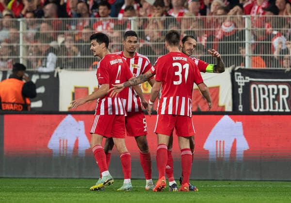 Football, men, season 2022 2023, Europa League group stage, group D, matchday 5 , 1 FC Union Berlin SC Braga, v l Diogo Leite 1 FC Union Berlin , Danilho Doekhi 1 FC Union Berlin , Robin Knoche 1 FC Union Berlin , Christopher Trimmel 1 FC Union Berlin , cheering after the final whistle, 27 10 2022, Copyright: xSebastianxRäppold MatthiasxKochx