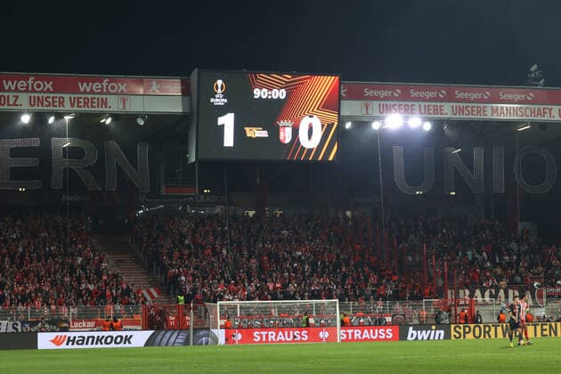 DEU, Europa League, 1 FC Union vs SC Braga, 27 10 2022, Stadion Alte Foersterei, Berlin, DEU, Europa League, 1 FC Union vs SC Braga, in the picture scoreboard with the final result, 1 0 DFL regulations prohibit any use of Photographs as image sequences and or quasi video Foto Juergen Engler nordphoto GmbH JuergenxEngler nph00076