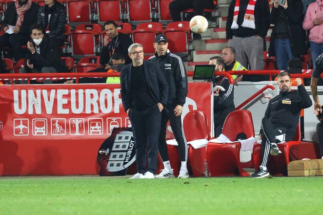 DEU, Europa League, 1 FC Union vs SC Braga, 27 10 2022, Stadion Alte Foersterei, Berlin, DEU, Europa League, 1 FC Union vs SC Braga, in picture Head Coach Head Coach Urs Fischer 1 FC Union Berlin , Co Coach Markus Hoffmann 1 FC Union Berlin , Co Coach Sebastian Boenig 1 FC Union Berlin DFL regulations prohibit any use of Photographs as image sequences and or quasi video Foto Juergen Engler nordphoto GmbH JuergenxEngler nph00076