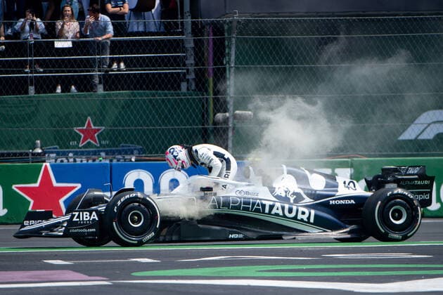 Liam Lawson NZL, Scuderia AlphaTauri 40 ends the session with a technical brake failure and retires from the AT03, MEX, Formula 1 Mexican Grand Prix, Autodromo Hermanos Rodriguez Mexico City, 1 Free Practice, 28 10 2022 MEX, Formula 1 Mexican Grand Prix, Autodromo Hermanos Rodriguez Mexico City, 1 Free Practice, 28 10 2022 Mexico City Copyright: xEibner Memmlerx EP_MMR