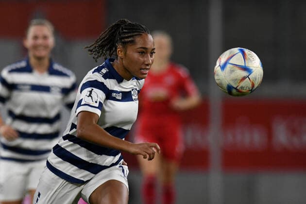 Vanessa Fuerst MSV Duisburg women the ball in sight GER, MSV Duisburg women vs 1 FC Koeln women, football, Bundesliga, 6 Spieltag Spielzeit 2022 2023, 28 10 2022 DFL DFB REGULATES PROHIBIT ANY USE OF PHOTOGRAPHS AS IMAGE SEQUENCES AND OR QUASI VIDEO GER, MSV Duisburg women vs 1 FC Koeln women, football, Bundesliga, 6 Spieltag Spielzeit 2022 2023, 28 10 2022 Duisburg Copyright: xEibner-Pressefoto ThomasxThienelx EP_TTL