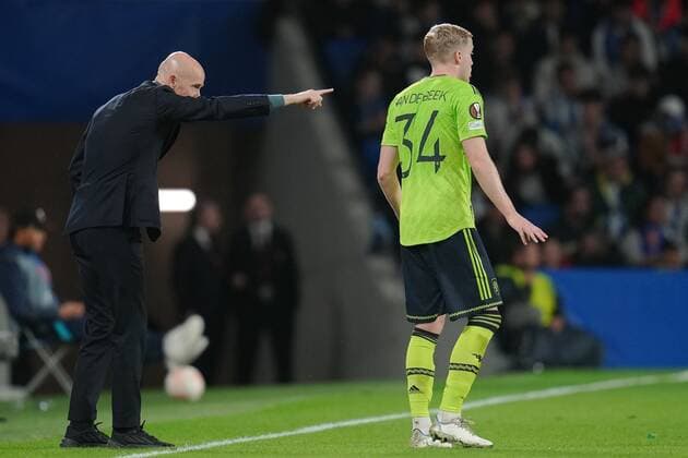 Mandatory Credit: Photo by Bagu Blanco Pressinphoto Shutterstock (13607020bc) Donny Van de Beek and Manchester United, ManU head coach Erik ten Hag Real Sociedad v Manchester United, UEFA Europa League, Group C, date 4. Football, Reale Arena Stadium, San Sebastian, Spain - 3 Nov 2022 Editorial use only Real Sociedad v Manchester United, UEFA Europa League, Group C, date 4. Football, Reale Arena Stadium, San Sebastian, Spain - 3 Nov 2022 Editorial use only Copyright: xBaguxBlanco Pressinphoto Shutterstockx 13607020bc