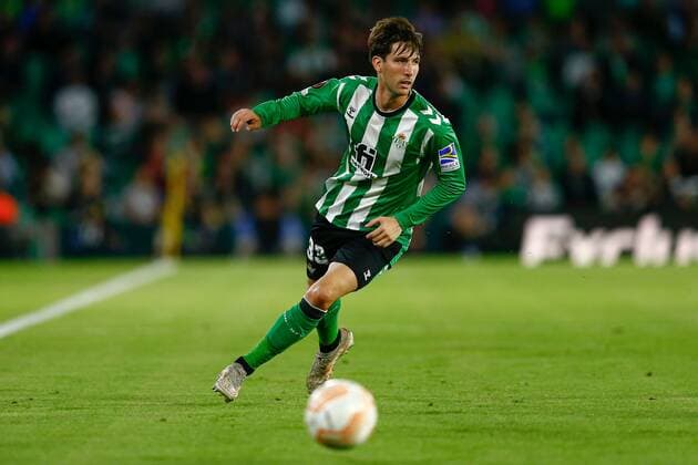 Mandatory Credit: Photo by Pressinphoto Shutterstock (13607381c) Juan Miranda of Real Betis Real Betis v HJK Helsinki, UEFA Europa League, Group C, date 6. Football, Benito Villamarin Stadium, Sevilla, Spain - 03 Nov 2022 Editorial use only Real Betis v HJK Helsinki, UEFA Europa League, Group C, date 6. Football, Benito Villamarin Stadium, Sevilla, Spain - 03 Nov 2022 Editorial use only Copyright: xPressinphoto Shutterstockx 13607381c