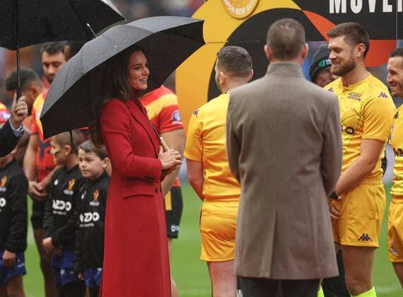 Mandatory Credit: Photo by Paul Currie Shutterstock (13608439j) Catherine, Princess of Wales Duchess of Cambridge before the start of the match England v Papua New Guinea, Rugby League World Cup 2021, Quarter Final, Rugby League, DW Stadium, Wigan, UK - 05 Nov 2022 England v Papua New Guinea, Rugby League World Cup 2021, Quarter Final, Rugby League, DW Stadium, Wigan, UK - 05 Nov 2022 Copyright: xPaulxCurrie Shutterstockx 13608439j