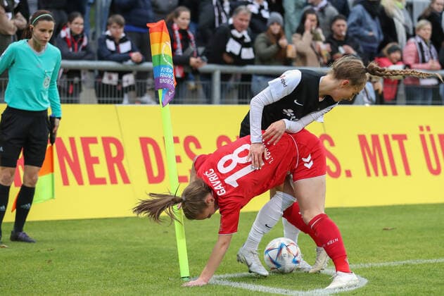 Gavric Andrea, FC Koeln, 18 ,Kleinherne Sophia, Eintracht Frankfurt, 4 , GER, Eintracht Frankfurt vs FC Koeln,Football, Women, Bundesliga,Matchday 7,Season 2022 2023, 06 11 2022, DFL DFBB REGULATIONS PROBHIT ANY USE OF PHOTOGRAPHERS as IMAGE SEQUENCES and or QUASI VIDEO , GER, Eintracht Frankfurt vs FC Koeln,Football, Women, Bundesliga,7 Spieltag,Spielzeit 2022 2023, 06 11 2022, Frankfurt Copyright: xEibner-Pressefoto UlrichxScherbax EP_EER
