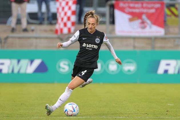 Kleinherne Sophia, Eintracht Frankfurt, 4 , GER, Eintracht Frankfurt vs FC Koeln,Football, Women, Bundesliga,Matchday 7,Season 2022 2023, 06 11 2022, DFL DFBB REGULATIONS PROBHIT ANY USE OF PHOTOGRAPHERS as IMAGE SEQUENCES and or QUASI VIDEO , GER, Eintracht Frankfurt vs FC Koeln,Football, Women, Bundesliga,Matchday 7,Season 2022 2023, 06 11 2022, Frankfurt Copyright: xEibner-Pressefoto UlrichxScherbax EP_EER