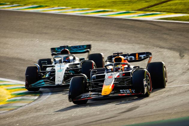 01 VERSTAPPEN Max (nld), Red Bull Racing RB18, 63 RUSSELL George (gbr), Mercedes AMG F1 Team W13, action during the Formula 1 Heineken Grande Premio de Sao Paulo 2022, Sao Paulo Grand Prix Grand Prix 2022, 21st round of the 2022 FIA Formula One World Championship, WM, Weltmeisterschaft from November 11 to 13, 2022 on the Interlagos Circuit, in Sao Paulo, Brazil - F1 - SAO PAULO GRAND PRIX 2022 DPPI Panoramic 00122047__V2_0232
