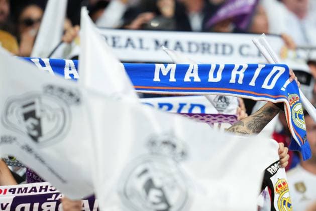 Mandatory Credit: Photo by Bagu Blanco Pressinphoto Shutterstock (12961845cu) Real Madrid fans with a scarves and flags Liverpool FC v Real Madrid, UEFA Champions League 2021-2022, Final. Football, Stade de France Stadium, Paris, France - 28 May 2022 Editorial use only Liverpool FC v Real Madrid, UEFA Champions League 2021-2022, Final. Football, Stade de France Stadium, Paris, France - 28 May 2022 Editorial use only Copyright: xBaguxBlanco Pressinphoto Shutterstockx 12961845cu