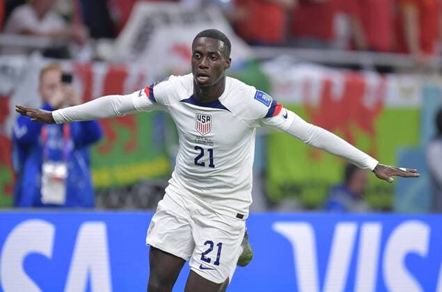 RECORD DATE NOT STATED FIFA World Cup, WM, Weltmeisterschaft, Fussball Qatar 2022 United States vs Wales Tim Weah celebrates his goal 1-0 of United States during the game United States (USA) vs Wales, Corresponding to Group B of the FIFA World Cup Qatar 2022, at Ahmad bin Ali Stadium, Al Rayyan, November 21, 2022. <br><br> Tim Weah celebra su gol 1-0 de Estados Unidos durante el partido Estados Unidos (EUA) vs Gales, correspondiente al Grupo B de la Copa Mundial de la FIFA Qatar 2022, en el Estadio Ahmad bin Ali, Al Rayyan, 21 de noviembre de 2022. AL RAYYAN DOHA QATAR Copyright: xAdrianxMaciasx 20221121133824_FWC_Q22_GB_USA_WAL_WEAH326