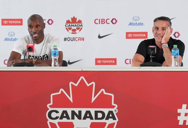 November 24, 2022, DOHA, QATAR: Canada head coach John Herdman, right, and Canada captain Atiba Hutchinson speak to the media during a press conference, PK, Pressekonferenz at the World Cup in Doha, Qatar during on Thursday, November 24, 2022. Canada News - November 24, 2022 - ZUMAc35_ 20221124_zaf_c35_020 Copyright: xNathanxDenettex