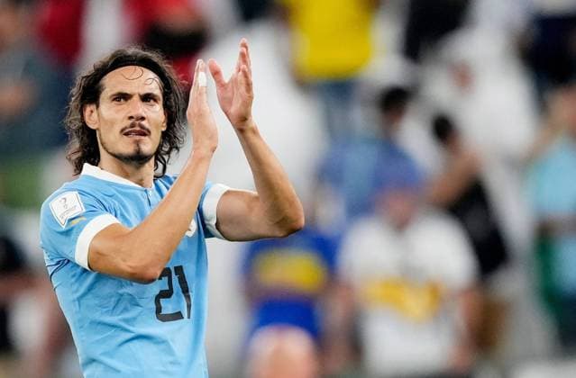 Mandatory Credit: Photo by Dave Shopland Shutterstock (13626521cs) Edinson Cavani of Uruguay applauds. Uruguay v Korea Republic, FIFA World Cup, WM, Weltmeisterschaft, Fussball 2022, Group H, Football, Education City Stadium, Doha, Qatar - 24 Nov 2022 Editorial Use Only Uruguay v Korea Republic, FIFA World Cup 2022, Group H, Football, Education City Stadium, Doha, Qatar - 24 Nov 2022 Editorial Use Only Copyright: xDavexShopland Shutterstockx 13626521cs