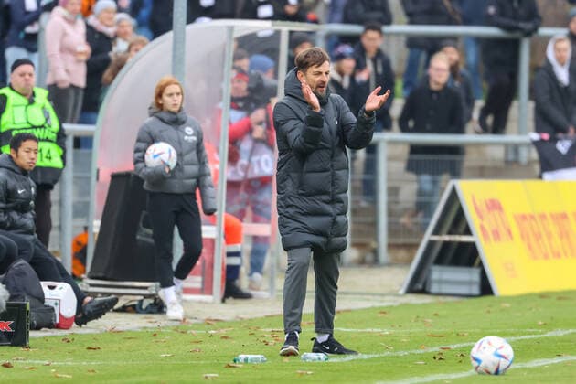 Arnautis Niko coach Eintracht Frankfurt , GER, Eintracht Frankfurt Bayer 04 Leverkusen, Football, Women , Bundesliga, 8 Spieltag, Spielzeit 2022 2023, 26 11 2022 DFL DFBB REGULATIONS PROBHIT ANY USE OF PHOTOGRAPHERS as IMAGE SEQUENCES and or QUASI VIDEO , GER, Eintracht Frankfurt Bayer 04 Leverkusen, Football, Women , Bundesliga, 8 Spieltag, Spielzeit 2022 2023, 26 11 2022 Mainz Copyright: xEibner-Pressefoto UlrichxScherbaumx EP_EER