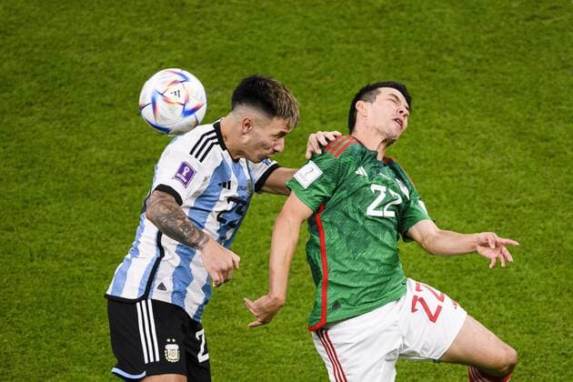 RECORD DATE NOT STATED FIFA World Cup, WM, Weltmeisterschaft, Fussball Qatar 2022 Argentina vs Mexico (L-R), Lisandro Martinez of Argentina e Hirving Lozano of Mexico during the game Argentina vs Mexican national team, Nationalteam (Mexico), Corresponding to Group C of the FIFA World Cup Qatar 2022, at Lusail Stadium, Lusail, Doha, November 26, 2022. <br><br> (I-D), Lisandro Martinez de Argentina e Hirving Lozano de Mexico durante el partido Argentina vs Seleccion Nacional Mexicana (Mexico), correspondiente al Grupo C de la Copa Mundial de la FIFA Qatar 2022, en el Estadio Lusail, Lusail, Doha, 26 de noviembre de 2022. LUSAIL DOHA QATAR Copyright: xMarcioxMachadox 20221126_12040