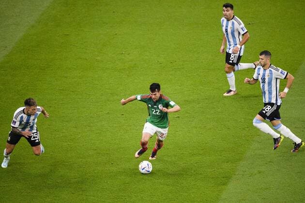 RECORD DATE NOT STATED FIFA World Cup, WM, Weltmeisterschaft, Fussball Qatar 2022 Argentina vs Mexico (L-R), Lisandro Martinez of Argentina, K¡Hirving Lozano of Mexico and Guido Rodriguez of Argentina during the game Argentina vs Mexican national team, Nationalteam (Mexico), Corresponding to Group C of the FIFA World Cup Qatar 2022, at Lusail Stadium, Lusail, Doha, November 26, 2022. <br><br> (I-D), Lisandro Martinez de Argentina, Hirving Lozano de Mexico y Guido Rodriguez de Argentina durante el partido Argentina vs Seleccion Nacional Mexicana (Mexico), correspondiente al Grupo C de la Copa Mundial de la FIFA Qatar 2022, en el Estadio Lusail, Lusail, Doha, 26 de noviembre de 2022. LUSAIL DOHA QATAR Copyright: xMarcioxMachadox 20221126_12087