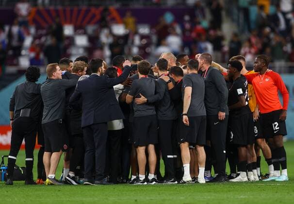 Mandatory Credit: Photo by Kieran McManus Shutterstock (13634907cf) Canada staff and players huddle together at full time Croatia v Canada, FIFA World Cup, WM, Weltmeisterschaft, Fussball 2022, Group F, Football, Khalifa International Stadium, Ar-Rayyan, Qatar - 27 Nov 2022 Editorial Use Only Croatia v Canada, FIFA World Cup 2022, Group F, Football, Khalifa International Stadium, Ar-Rayyan, Qatar - 27 Nov 2022 Editorial Use Only Copyright: xKieranxMcManus Shutterstockx 13634907cf
