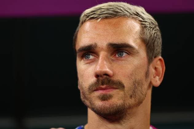 Ar Rayyan, Qatar, 30th November 2022. Antoine Griezmann of France during the FIFA World Cup, WM, Weltmeisterschaft, Fussball 2022 match at Education City Stadium, Ar Rayyan. Picture credit should read: David Klein Sportimage EDITORIAL USE ONLY. No use with unauthorised audio, video, data, fixture lists, club league logos or live services. Online in-match use limited to 120 images, no video emulation. No use in betting, games or single club league player publications. SPI-2074-0024