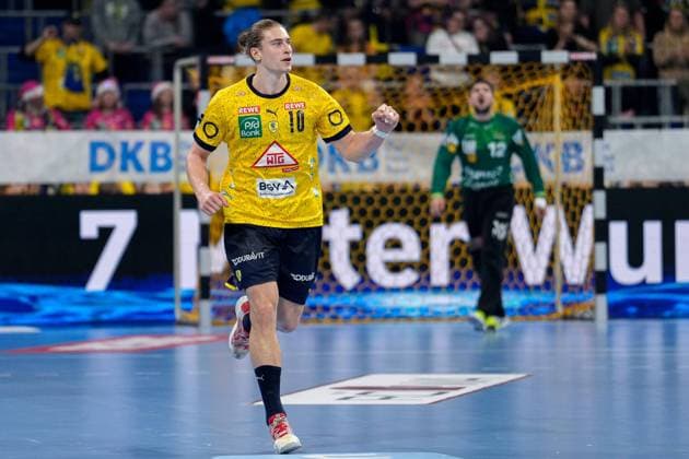 Goal scorer Juri Knorr RNL, 10 , cheers about a goal, jubilation, jubilate, goal celebration, celebrate the goal, celebration, cheering about the goal, optimistic, game scene, highlight, single picture, action, action, 11 12 2022, Mannheim Germany , Handball, Bundesliga, Rhein Neckar Löwen FRISCH AUF Göppingen xozx