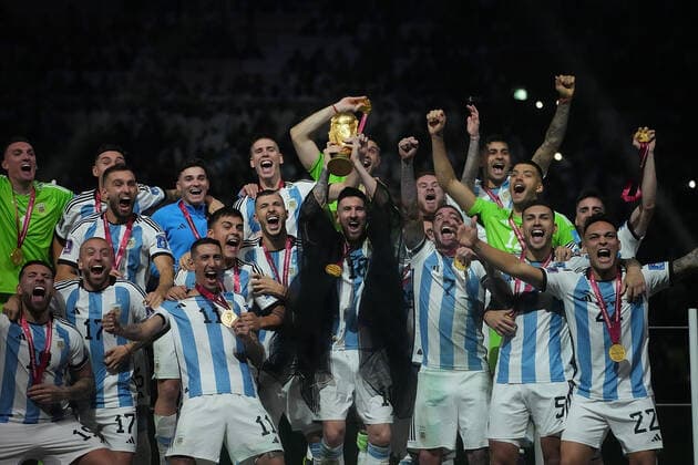 QAT, World Cup FIFA 2022, Final, Argentina vs France 18 12 2022, Lusail Iconic Stadium, Doha, QAT, World Cup FIFA 2022, Final, Argentina vs France, in picture The Argentine team is the World Champion 2022, Argentina s forward Lionel Messi holds the World Cup trophy in his hands nordphotoxGmbHx xBratic nph00250