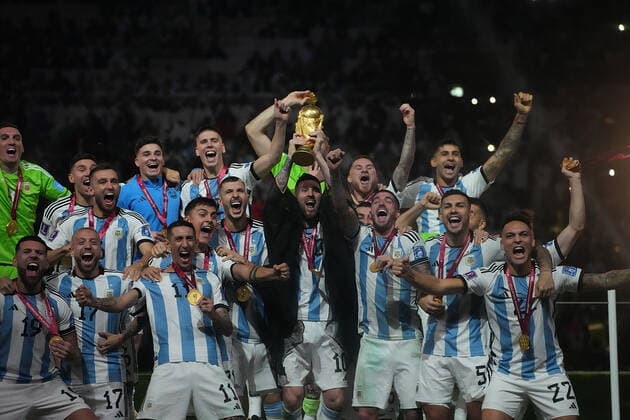 QAT, World Cup FIFA 2022, Final, Argentina vs France 18 12 2022, Lusail Iconic Stadium, Doha, QAT, World Cup FIFA 2022, Final, Argentina vs France, in picture The Argentine team is the World Champion 2022, Argentina s forward Lionel Messi holds the World Cup trophy in his hands nordphotoxGmbHx xBratic nph00250