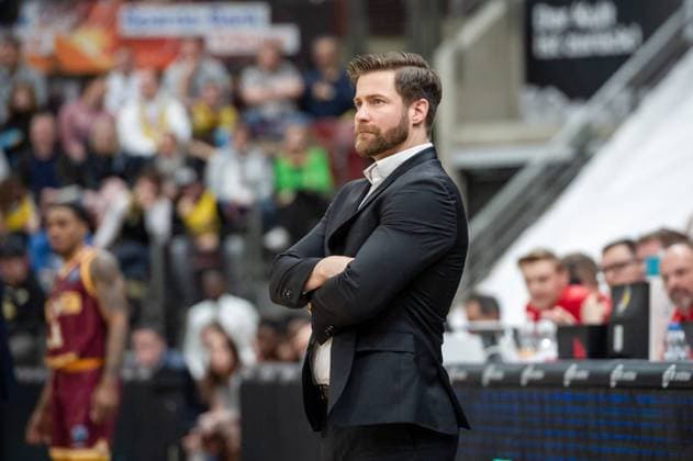 Josh King MHP Riesen Ludwigsburg, head coach critical view from the sidelines GER, MHP Riesen Ludwigsburg Limoges CSP, sports, FIBA Europe, basketball, BCL, Champios League, Game 3 of the Basketball Champions League Play Ins, Do or Die, season 2022 2023, 18 01 2023 MHP Riesen Ludwigsburg Limoges CSP, sports, FIBA Europe, basketball, BCL, Champios League, Game 3 of the Basketball Champions League Play Ins, Do or Die, season 2022 2023, 18 01 2023 Ludwigsburg Copyright: xEibner-Pressefoto SandyxDinkelacx EP_SDR