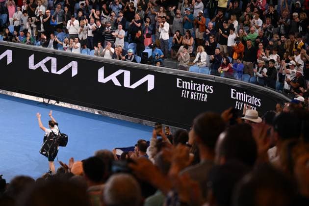Mandatory Credit: Photo by James Gourley Shutterstock (13728737hd) Andy Murray leaves the court after losing his third round match Australian Open, Day Six, Tennis, Melbourne Park, Melbourne, Australia - 21 Jan 2023 Australian Open, Day Six, Tennis, Melbourne Park, Melbourne, Australia - 21 Jan 2023 Copyright: xJamesxGourley Shutterstockx 13728737hd