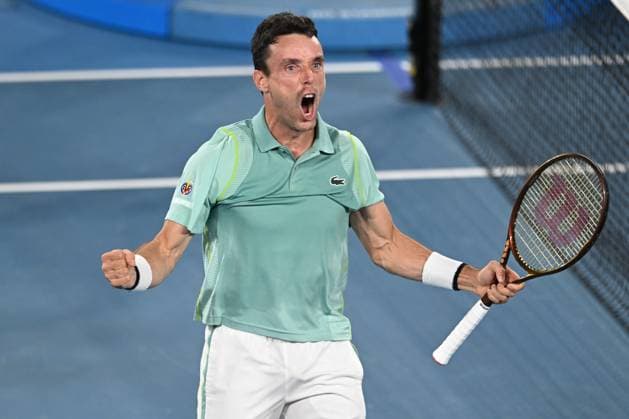 Mandatory Credit: Photo by James Gourley Shutterstock (13728737hh) Roberto Bautista Agut celebrates victory after winning his third round match Australian Open, Day Six, Tennis, Melbourne Park, Melbourne, Australia - 21 Jan 2023 Australian Open, Day Six, Tennis, Melbourne Park, Melbourne, Australia - 21 Jan 2023 Copyright: xJamesxGourley Shutterstockx 13728737hh