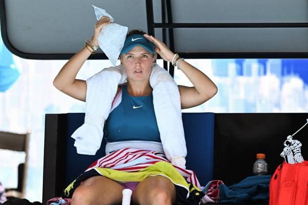 Mandatory Credit: Photo by James Gourley Shutterstock (13729780bt) Linda Fruhvirtova cools down with ice during her fourth round match Australian Open, Day Eight, Tennis, Melbourne Park, Melbourne, Australia - 23 Jan 2023 Australian Open, Day Eight, Tennis, Melbourne Park, Melbourne, Australia - 23 Jan 2023 Copyright: xJamesxGourley Shutterstockx 13729780bt
