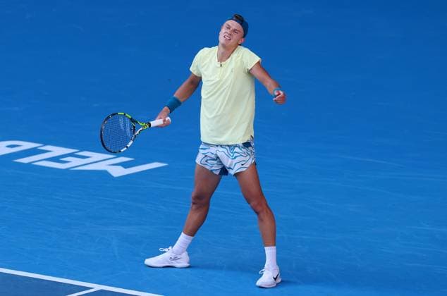 Mandatory Credit: Photo by Ella Ling Shutterstock (13729779de) Holger Rune of Denmark frustrated Australian Open, Day Eight, Tennis, Melbourne Park, Melbourne, Australia - 23 Jan 2023 Australian Open, Day Eight, Tennis, Melbourne Park, Melbourne, Australia - 23 Jan 2023 Copyright: xEllaxLing Shutterstockx 13729779de