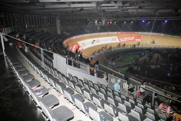 110 Berlin Sixdays, spectators, audience, curve to finish, places covered, places covered, day 03, 3 day, final 19 59, Madison men, men, January 27 29 20230127 to 20230129, shortened, shortened to three 3 days, day 03, 3 day, 29 January, 15 to 21 oclock, family day, family Sunday, Velodrom Berlin Prenzlauer Berg, Paul Heyse Strasse 29,