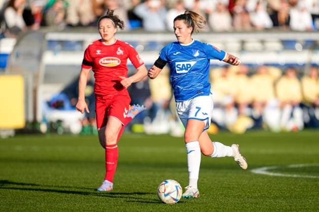 v li Lotta Cordes Cologne, 15 , Chantal Hagel TSG, 7 , action, action, match scene, 12 02 2023, Sinsheim Hoffenheim Germany , football, Flyeralarm Frauen Bundesliga, TSG 1899 Hoffenheim 1 FC Köln, 12 02 2023, Sinsheim Hoffenheim Germany , Football, Flyeralarm Frauen Bundesliga, TSG 1899 Hoffenheim 1 FC Köln, DFB DFL REGULATES PROHIBIT ANY USE OF PHOTOGRAPHS AS IMAGE SEQUENCES AND OR QUASI VIDEO xozx
