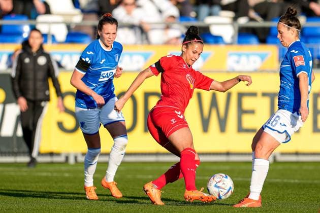 v li Julia Hickelsberger Hickelsberger Füller , TSG, 18 , Genessee Puntigam Cologne, 13 , Nicole Billa TSG, 16 , duel, game scene, duel, tackle, tackling, dynamics, action, action, 12 02 2023, Sinsheim Hoffenheim Germany , football, Flyeralarm Frauen Bundesliga, TSG 1899 Hoffenheim 1 FC Köln, 12 02 2023, Sinsheim Hoffenheim Germany , Football, Flyeralarm Frauen Bundesliga, TSG 1899 Hoffenheim 1 FC Köln, DFB DFL REGULATES PROHIBIT ANY USE OF PHOTOGRAPHS AS IMAGE SEQUENCES AND OR QUASI VIDEO xozx