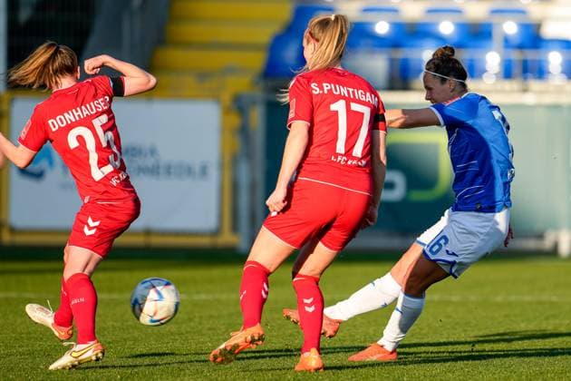v li Laura Donhauser Cologne, 25 , Sarah Puntigam Cologne, 17 , Goal scorer Nicole Billa TSG, 16 , scores the goal to 1 0, hit, goal, highlight, action, game scene, 12 02 2023, Sinsheim Hoffenheim Germany , football, Flyeralarm Frauen Bundesliga, TSG 1899 Hoffenheim 1 FC Köln, 12 02 2023, Sinsheim Hoffenheim Germany , Football, Flyeralarm Frauen Bundesliga, TSG 1899 Hoffenheim 1 FC Köln, DFB DFL REGULATES PROHIBIT ANY USE OF PHOTOGRAPHS AS IMAGE SEQUENCES AND OR QUASI VIDEO xozx