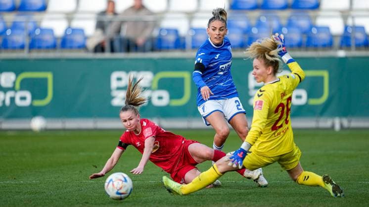 v li Laura Donhauser Cologne, 25 , Ereleta Memeti TSG, 23 , Jasmin Pal goalkeeper, goalkeeper, Cologne, 26 , duel, game scene, duel, duel, tackle, tackling, dynamics, action, action, 12 02 2023, Sinsheim Hoffenheim Germany , football, Flyeralarm Frauen Bundesliga, TSG 1899 Hoffenheim 1 FC Köln, 12 02 2023, Sinsheim Hoffenheim Germany , Football, Flyeralarm Frauen Bundesliga, TSG 1899 Hoffenheim 1 FC Köln, DFB DFL REGULATES PROHIBIT ANY USE OF PHOTOGRAPHS AS IMAGE SEQUENCES AND OR QUASI VIDEO xozx