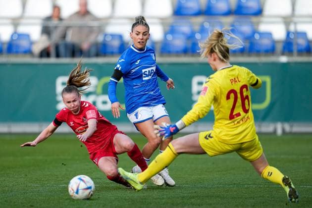 v li Laura Donhauser Cologne, 25 , Ereleta Memeti TSG, 23 , Jasmin Pal goalkeeper, goalkeeper, Cologne, 26 , duel, game scene, duel, duel, tackle, tackling, dynamics, action, action, 12 02 2023, Sinsheim Hoffenheim Germany , football, Flyeralarm Frauen Bundesliga, TSG 1899 Hoffenheim 1 FC Köln, 12 02 2023, Sinsheim Hoffenheim Germany , Football, Flyeralarm Frauen Bundesliga, TSG 1899 Hoffenheim 1 FC Köln, DFB DFL REGULATES PROHIBIT ANY USE OF PHOTOGRAPHS AS IMAGE SEQUENCES AND OR QUASI VIDEO xozx