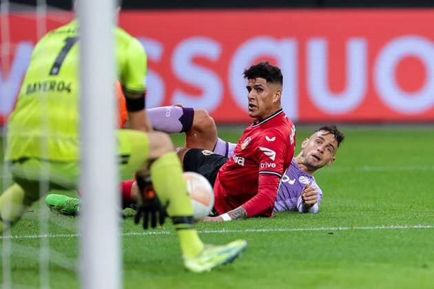 16 02 2023, Football, 2022 2023 season, UEFA Europa League, UEL, Play Off, First leg, Bayer 04 Leverusen AS Monaco, v l Piero Hincapie Bayer 04 Leverkusen , Ruben Aguilar AS Monaco , xRHR PHOTO DEx Copyright: DennisxEwert RHR-FOTOx RHR-FOTO DE