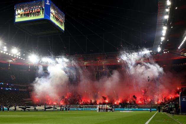 Frankfurt am Main, 21 02 2023 Round of 16 first leg in the UEFA Champions League Eintracht Frankfurt SSC Napoli v l , fans,mood, scarves, jerseys, emotions, choreo, fire, pyrotechnics, pyro, smoke, fire, riot, bengalos, smoke bombs, pirotecnica, fumo, fuoco, sparklers DFL REGULATIONS PROHIBIT ANY USE OF PHOTOGRAPHS AS IMAGE SEQUENCES AND OR QUASI VIDEO Copyright: JoaquimxFerreira