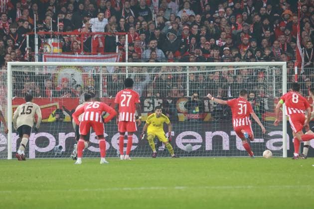 DEU, DFL, 1 FBL, 1 FC Union vs Alax Amsterdamm, 23 02 2023, Stadion Alte Foersterei, Berlin, DEU, DFL, 1 FBL, 1 FC Union vs Alax Amsterdamm, in picture 1 0through 11m of Robin Knoche 1 FC Union Berlin 31 , Maarten Stekelenburg Ajax Amsterdam 1 DFL regulations prohibit any use of Photographs as image sequences and or quasi video Foto Juergen Engler nordphoto GmbH JuergenxEngler nph00076