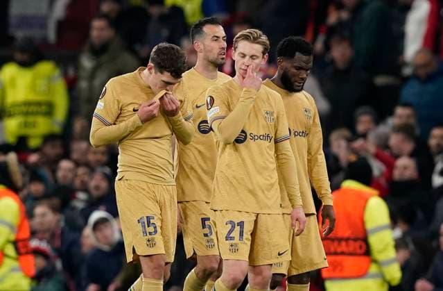 Manchester, England, 23rd February 2023. Andreas Christensen, Sergio Busquets, Frenkie de Jong and Ronald Araujo of Barcelona dejected during the UEFA Europa League match at Old Trafford, Manchester. Picture credit should read: Andrew Yates Sportimage EDITORIAL USE ONLY. No use with unauthorised audio, video, data, fixture lists, club league logos or live services. Online in-match use limited to 120 images, no video emulation. No use in betting, games or single club league player publications. SPI-2256-0109