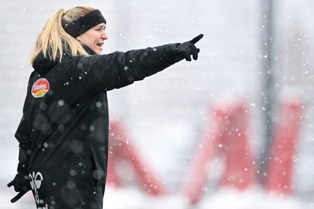 Coach Stephanie Caspari Cologne gives instructions, gestures, gesticulate with arms, gives instructions, gesticulate single image, action, action, 26 02 2023, Munich Germany , Football,2 Women Bundesliga, FC Bayern Munich II 1 FC Cologne II, DFB DFL REGULATIONS PROHIBIT ANY USE OF PHOTOGRAPHS AS IMAGE SEQUENCES AND OR QUASI VIDEO xslx