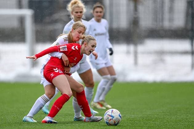v li Greta Hünten FCB, 6 Carolin Elsen Cologne, 19 in duel, duel, tackle, dynamics, action, action, 26 02 2023, Munich Germany , Football,2 Women Bundesliga, FC Bayern Munich II 1 FC Cologne II, DFB DFL REGULATIONS PROHIBIT ANY USE OF PHOTOGRAPHS AS IMAGE SEQUENCES AND OR QUASI VIDEO xslx